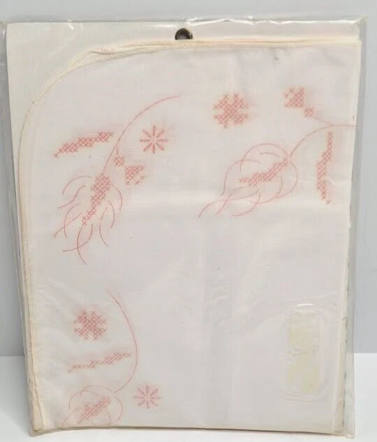 VINTAGE VOGART CRAFT SET OF 4 PLACEMATS  STAMPED Roses WHEAT & DAISIES 8728C - Image 4 of 4