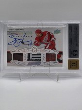 BGS 8.5 Auto 10 ✨ Steve Yzerman Complete Sticks Signatures /25 2018 UD Engrained