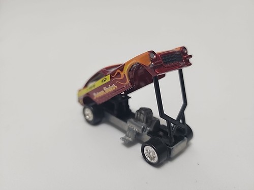 Johnny Lightning Red '71 Motown Shaker Funny Car 1/64 Scale - Picture 2 of 7
