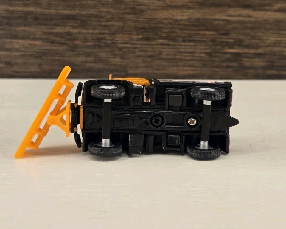 Unimog U300 Truck w/Snow Plow Orange Diecast 1:87 HO Scale - Image 4 of 4