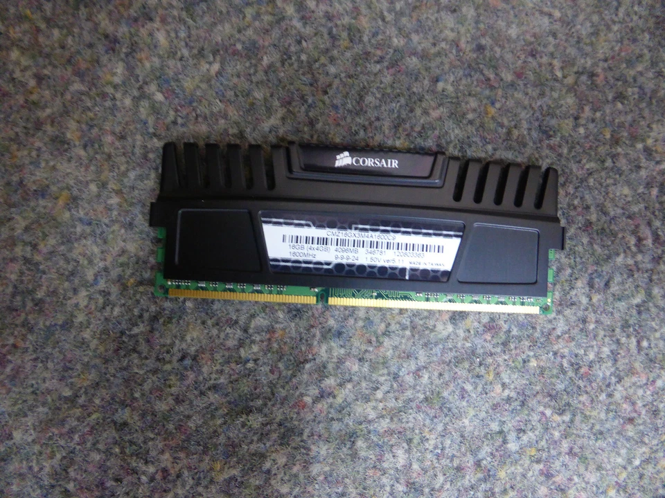 Corsair 16gb RAM Memory stick 4096MB 1.5V Good condition, used Vengeance - Image 3 of 3