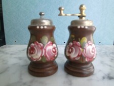 VTG FLORAL WOOD SALT AND PEPPER GRINDER SHAKERS - MADE IN JAPAN GREAT CONDITIO