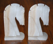 2 Buchstützen aus Marmor: Pferdekopf (Springer-Schachfigur) SEHR GUTER ZUSTAND