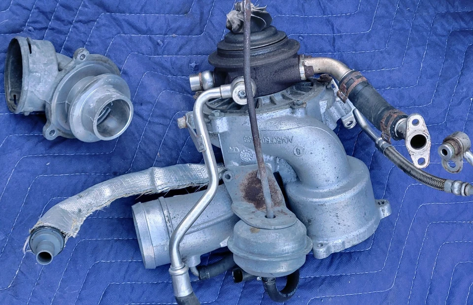 Volkswagen Tiguan CC Beetle Passat 2.0 turbocompresor y colector de escape código CCTA Foto 4 de 4