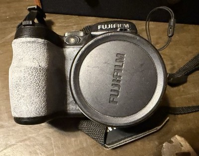 FujiFilm Finepix S1500 Black Digital Camera 10MP- TURNS ON READ
