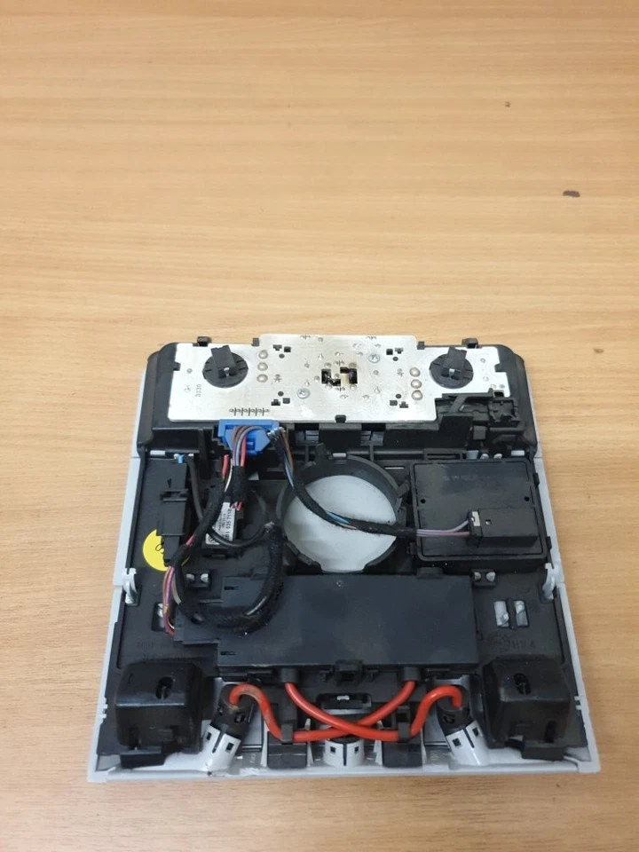 Vw Golf Mk6 Gt 2009-2012 INTERIOR LIGHT PANEL 1K8947105AT - Image 2 of 4