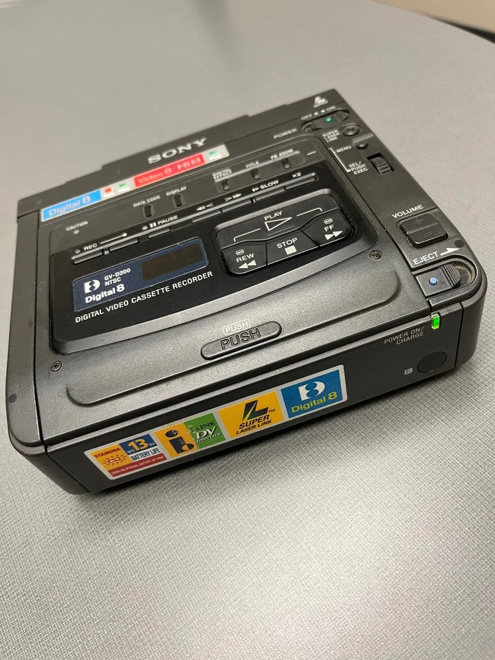 Grabadora de casete de video Sony GV-D200 Digital8 Hi8 USADA - PARCIALMENTE PROBADA Foto 2 de 4