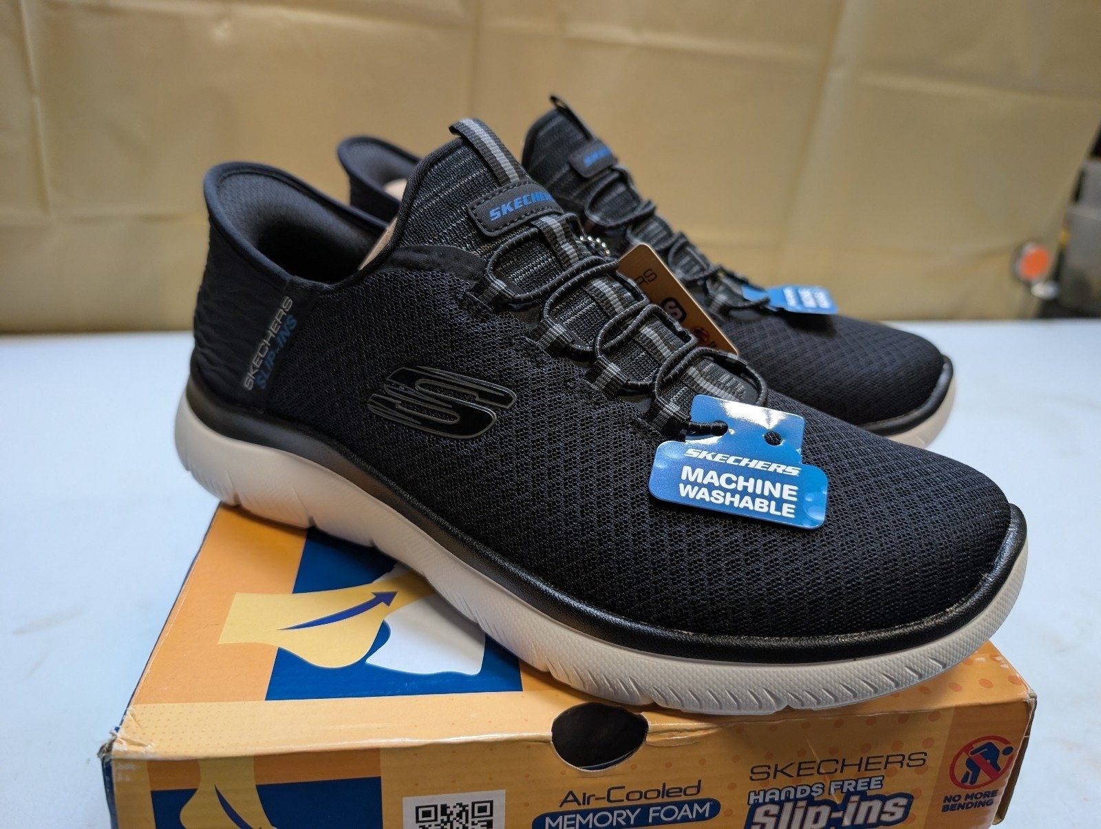 New Skechers Men's Summits High Range Hands Free Slip-in Sneaker Size 8