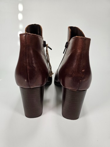 BORN Boots 8.5 M Brown Leather Ankle Booties Side Zip 2.5 Heel Almond Toe - Picture 6 of 11