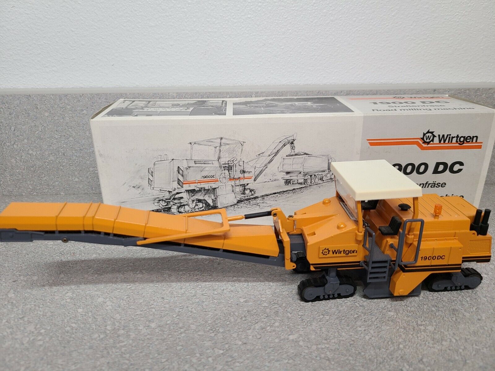 Wirtgen 1900 DC Road Milling Machine - Kokosing NZG 1:50 Scale Model  #379/09 New