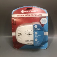 First Alert 1039718 CO400 Basic Battery Operated Carbon Monoxide Alarm S22 New