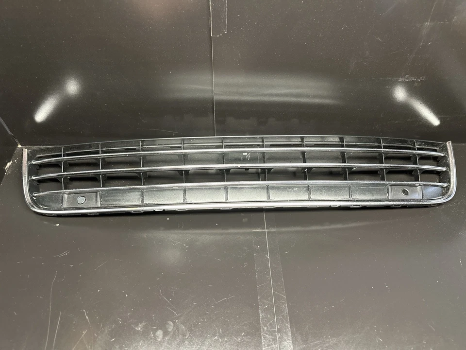 Parachoques delantero parrilla inferior Volkswagen Touareg II 2011 7P6853677A RUZ7049 Foto 3 de 4