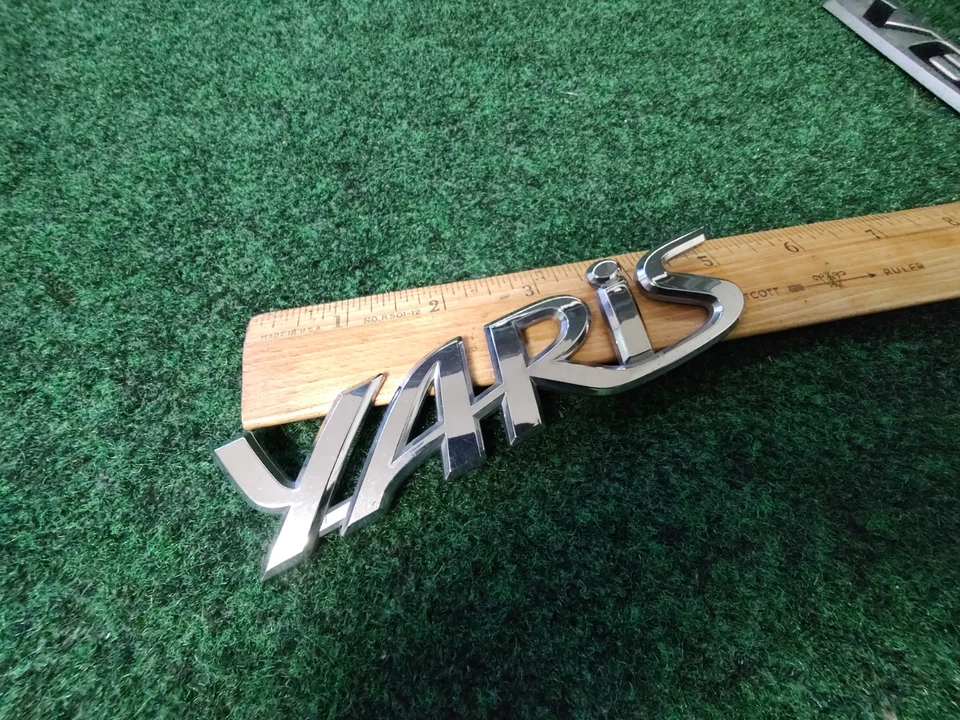 Toyota Yaris 2006-2011 emblema trasero logotipo insignia símbolo letras cromadas OEM 5S6 Foto 4 de 4