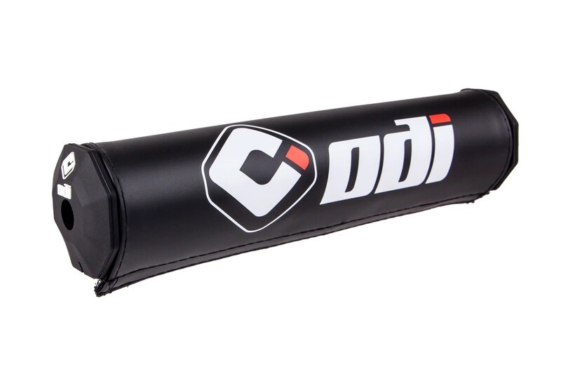 Coussin de guidon ODI SX8 oversize noir mat 190 mm pour éviter les impacts de poitrine à moto