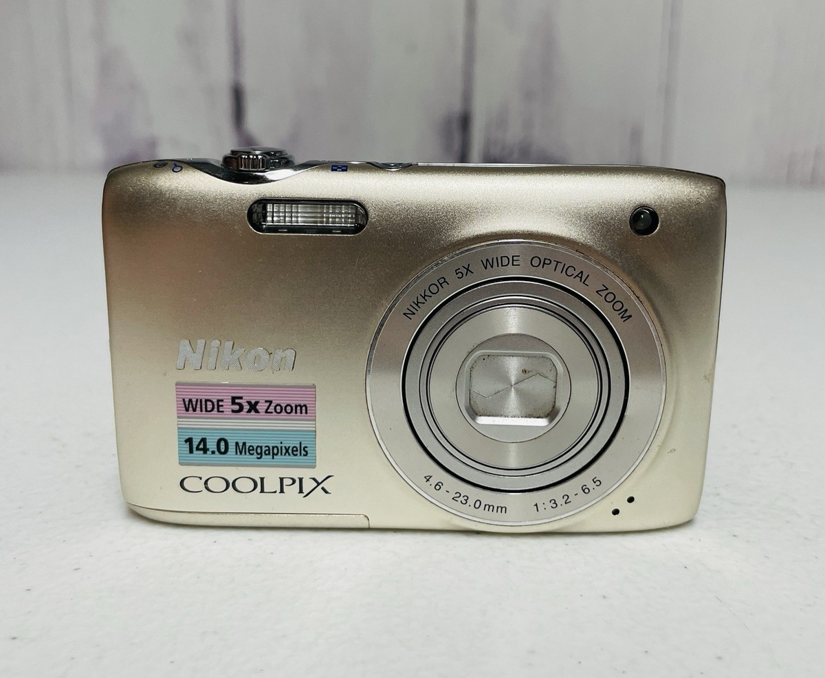Nikon Coolpix S3100 Digital Camera 14MP With Batteries & Charger