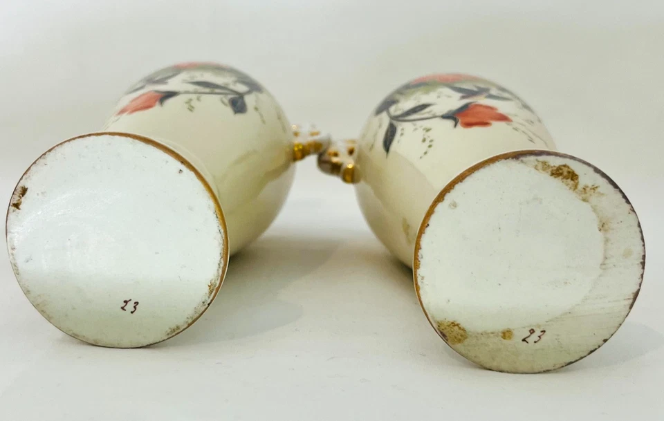 Jarrones de porcelana vintage - pintados a mano florales y pájaros - asas doradas Foto 3 de 4
