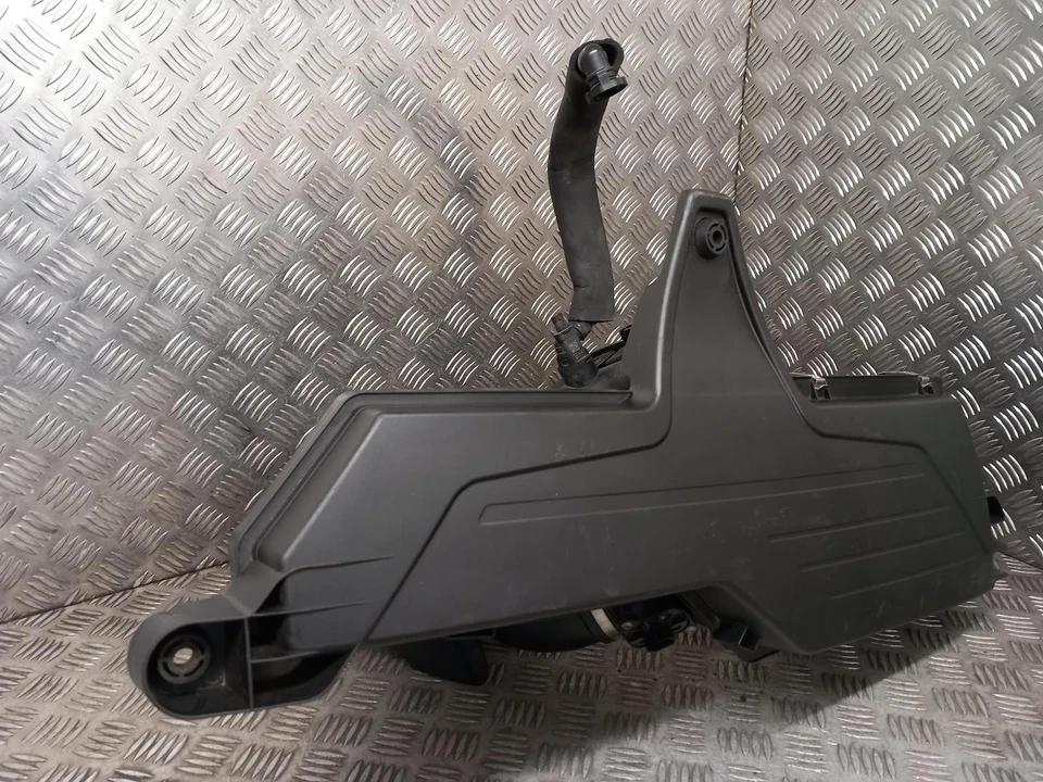 BMW 1 Series F20/F21 LCI Air Intake Filter Box Complete 1.5L Petrol 8647449 2015 - Image 3 of 4