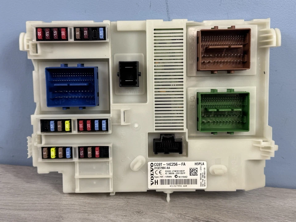 🚘 VOLVO S80/V70 XC70 XC60/FUSE BOX/ ELECTRONIC MODULE CEM 31327994 AA/D4/2014/ - Image 2 of 4