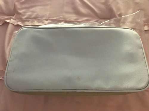 Borsa cosmetica Bloomingdale's nuova in plastica per articoli da toeletta 2 toni - Foto 4 di 6