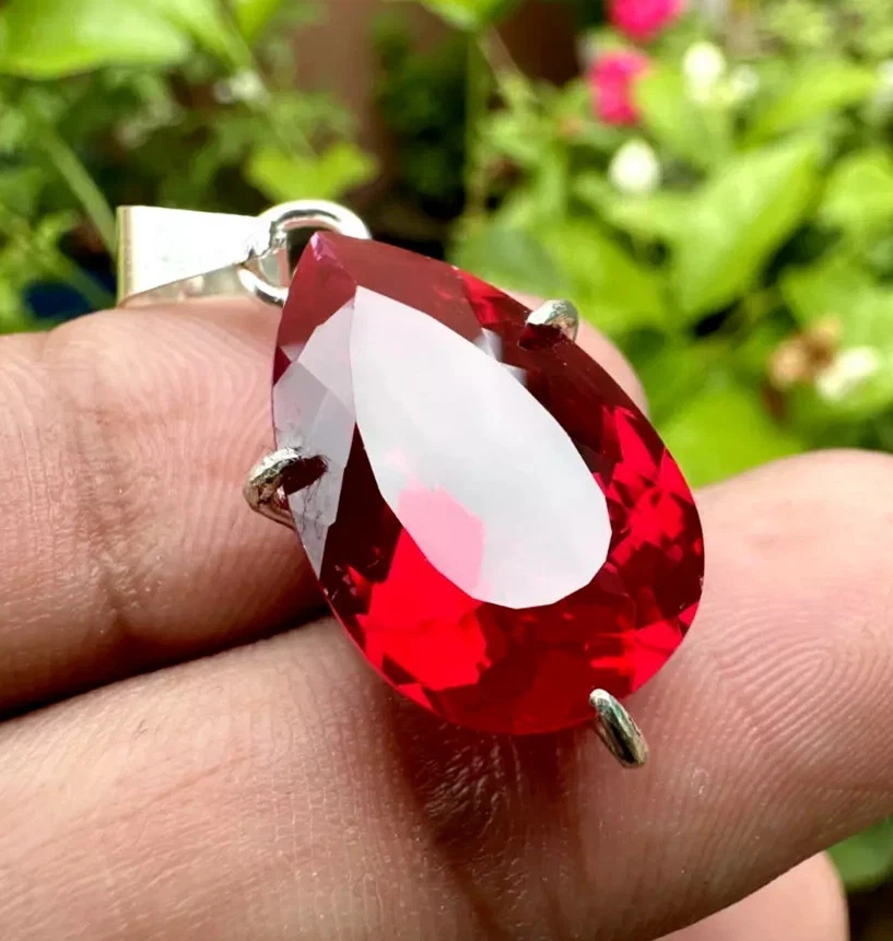 Colgante de piedras preciosas de plata maciza 925 rubí pera roja natural certificado AGL de 24,90 quilates Foto 3 de 4