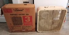 Vintage Lakewood 20" 3-Speed Box Fan Model P-223 With Original Box, works.
