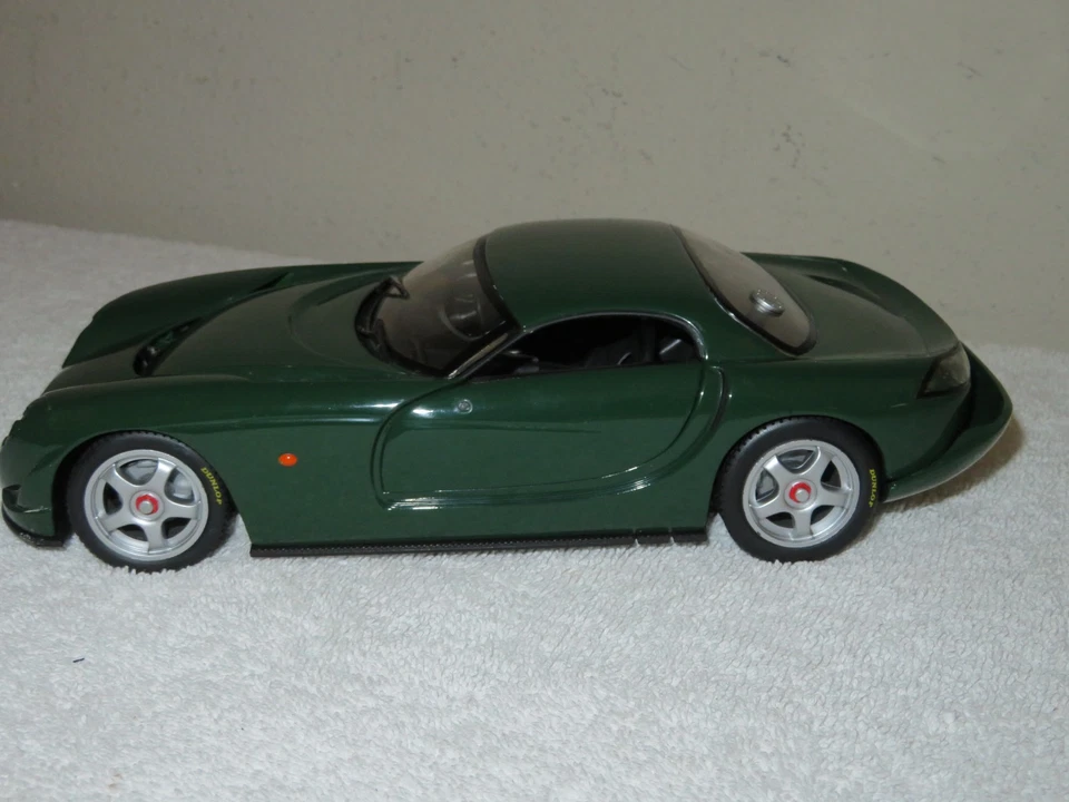 TVR SPEED 12 1:18 HOT WHEELS OPENING DOORS & HOOD GREEN - Image 2 of 4