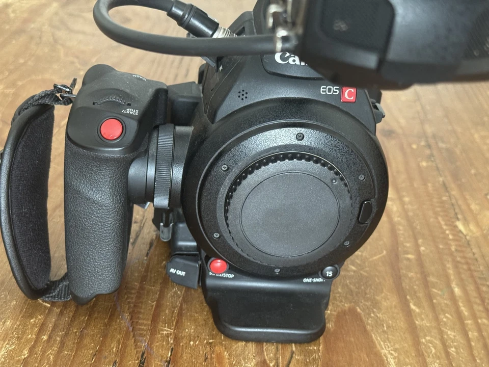 Canon EOS C100 Markii Cinema Camera with Dual Pixel CMOS AF - Image 3 of 4