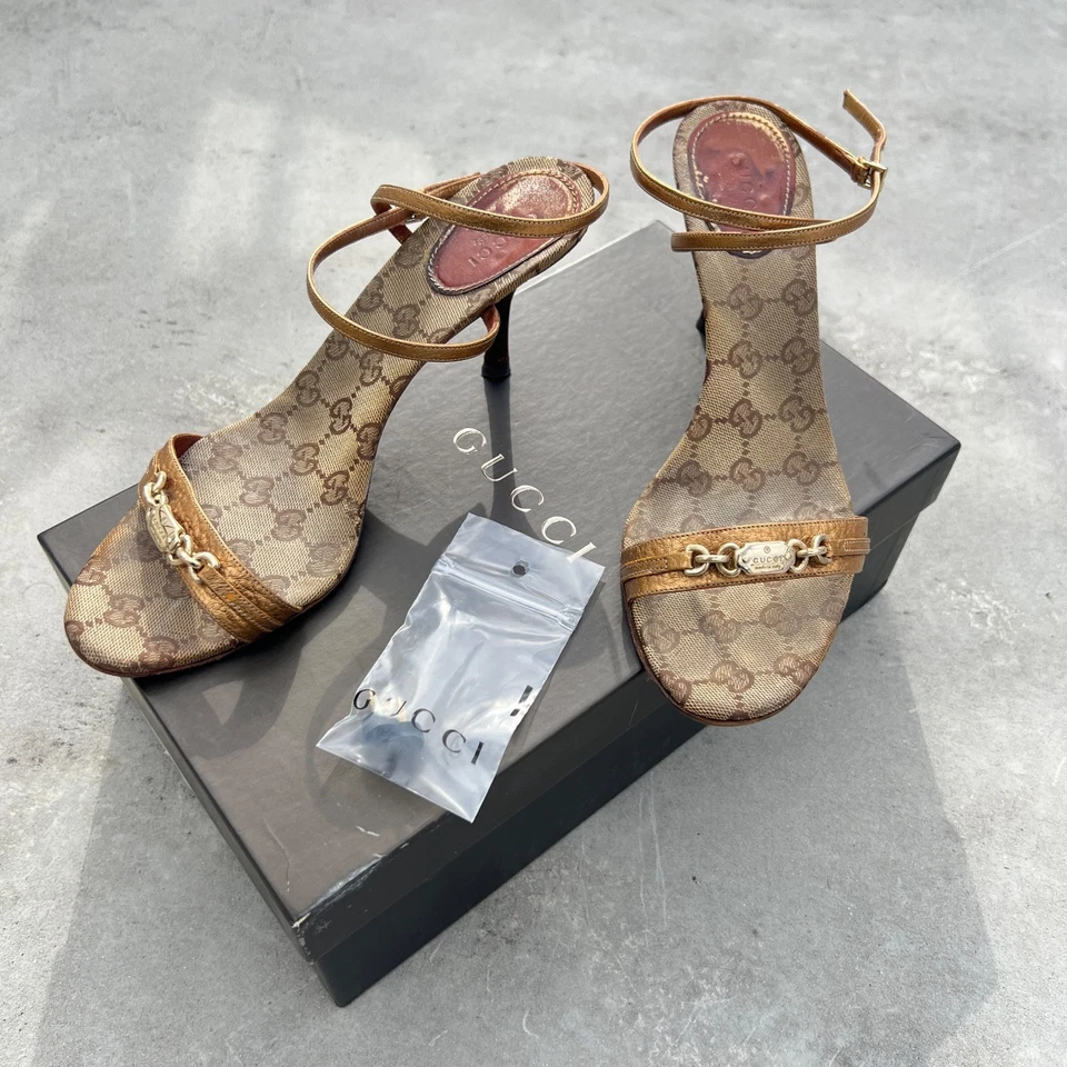 Gucci | Auténticos herrajes dorados vintage monograma cuero lona tiras (8 1/2) Foto 4 de 4