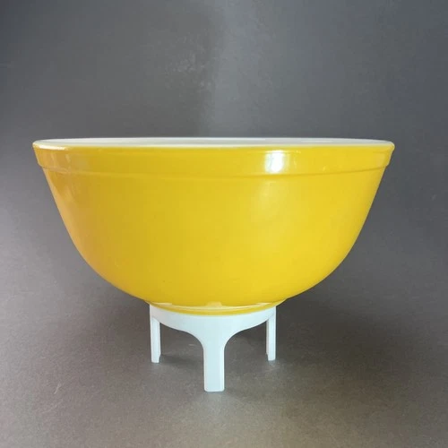 Pyrex  Yellow 403 Nesting/Mixing Bowl 2.5 Quart no DWD