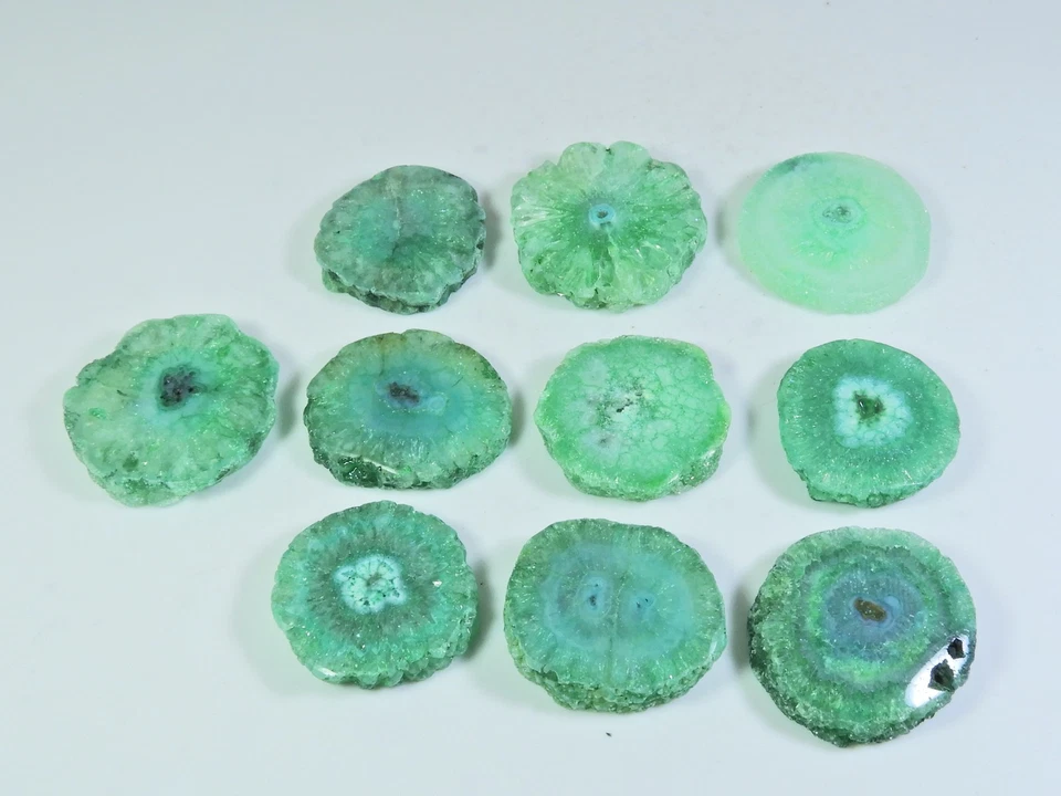 424Cts. Lote de 10 piezas de piedras preciosas sueltas cabujón con forma de mezcla de ágata druzy solar teñida Foto 2 de 4