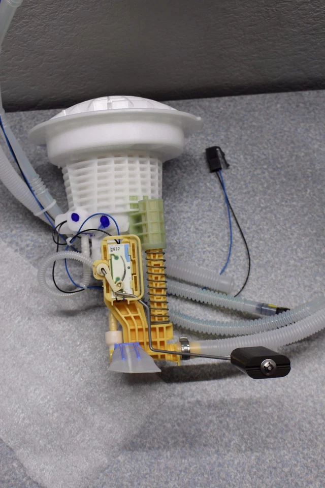 Genuine OEM Mercedes Fuel Tank Sending Unit & Filter W164 W251 ML350 GL450 GL550 - Image 2 of 4