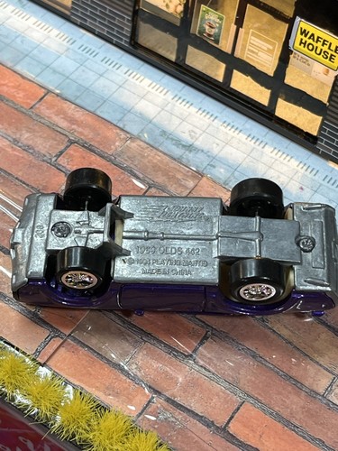 Johnny Lightning 1969 Oldsmobile 442 1:64 Purple Diecast Used EX Condition - Picture 8 of 9