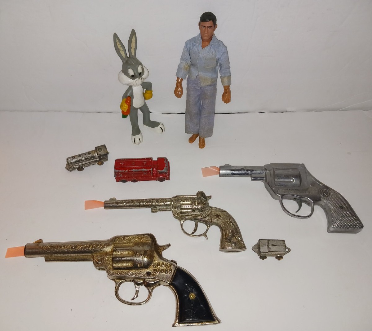VINTAGE TOY LOT PEACE MAKER PISTOL CAP GUN ACTION FIGURE BUGS