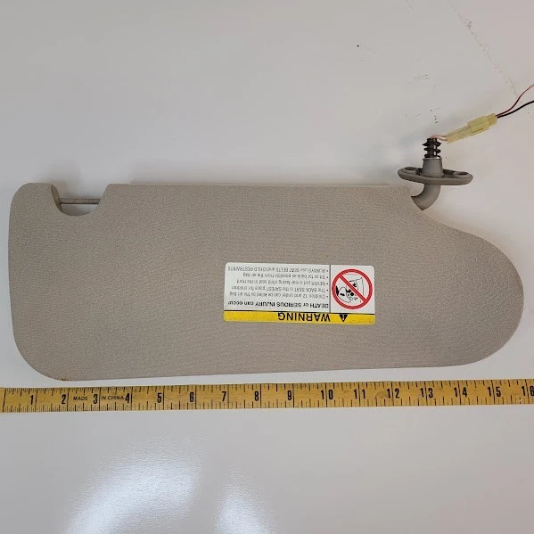 Солнцезащитный козырек со стороны водителя для Chrysler Sebring 2001-2005 годов выпуска с подсветкой зеркала серая ткань изготовитель оборудования - Изображение 3 из 4