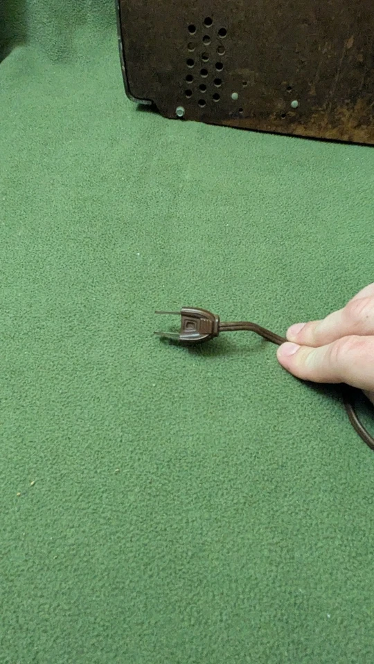 1955 Винтажный ZENITH белый бакелитовое радио, модель S-22922-AM/FM-включается  - Изображение 4 из 4