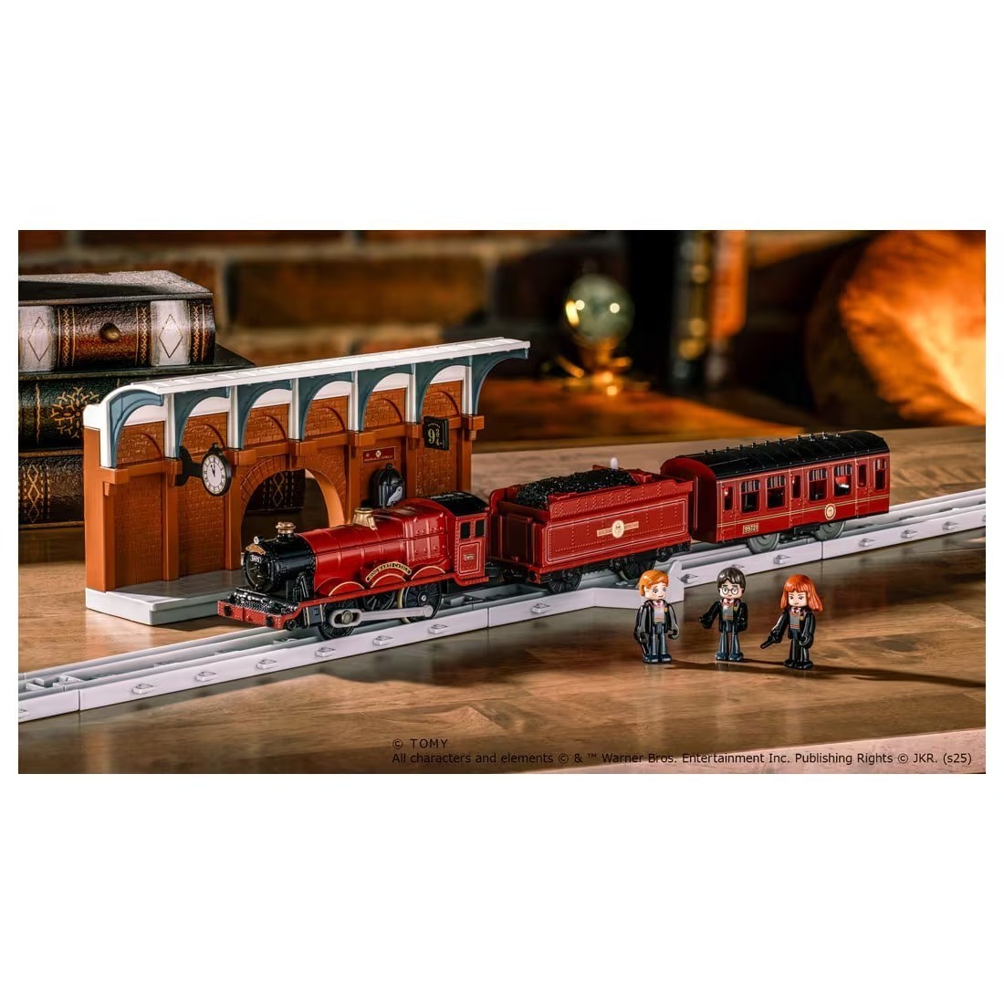 Plarail Harry Potter Hogwarts Express Train Set w/ Platform  display picture 1