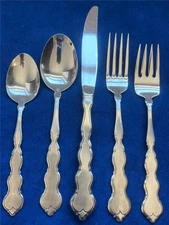 CHOOSE YOUR CHOICE - ONEIDA Distinction Deluxe VALERIE Stainless Pattern - NICE!