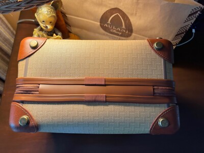 AULANI キャリーケース 　非売品 AULANI Disney Resort EXCLUSIVE LUGGAGE Small Carry on bag