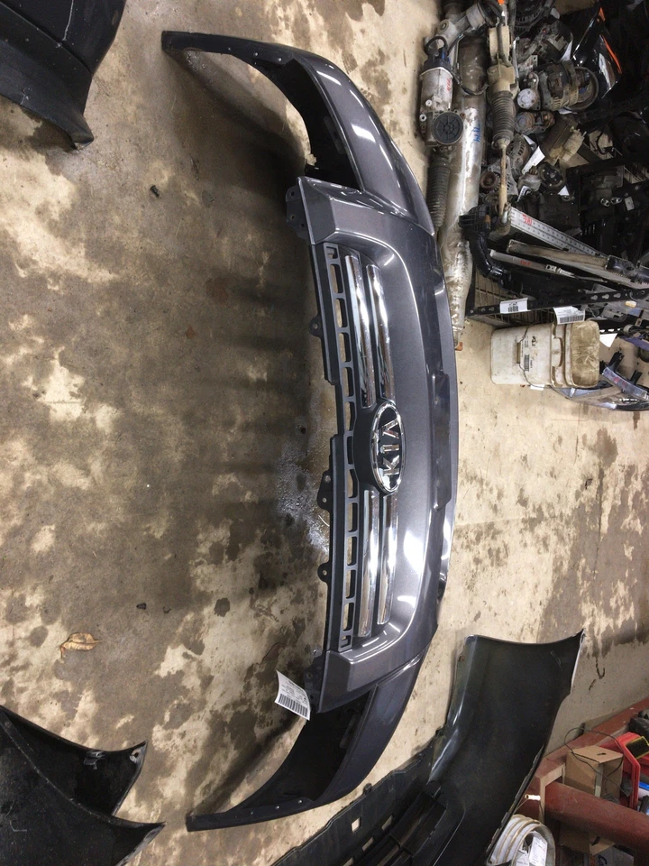 06 KIA SPORTAGE Front Bumper Volcanic Red W/ All Grills - Image 4 of 4