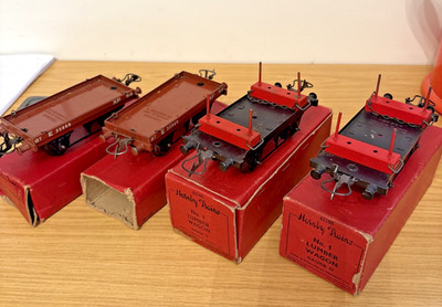 CH176: Hornby Trains Spur O Güterwagen x 4 Holz- & Flachwagen