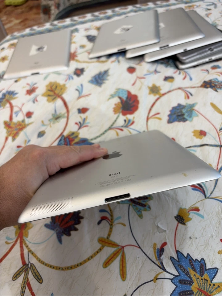 Apple iPad 3rd Generation A1403 Wi-fi  Cellular Bianco White T108 - Immagine 3 di 4