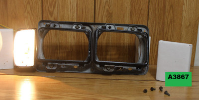 1982-1988 VW SCIROCCO RIGHT SIDE HEADLIGHT MOUTNNG BRACKET WITH TURN SIGNAL