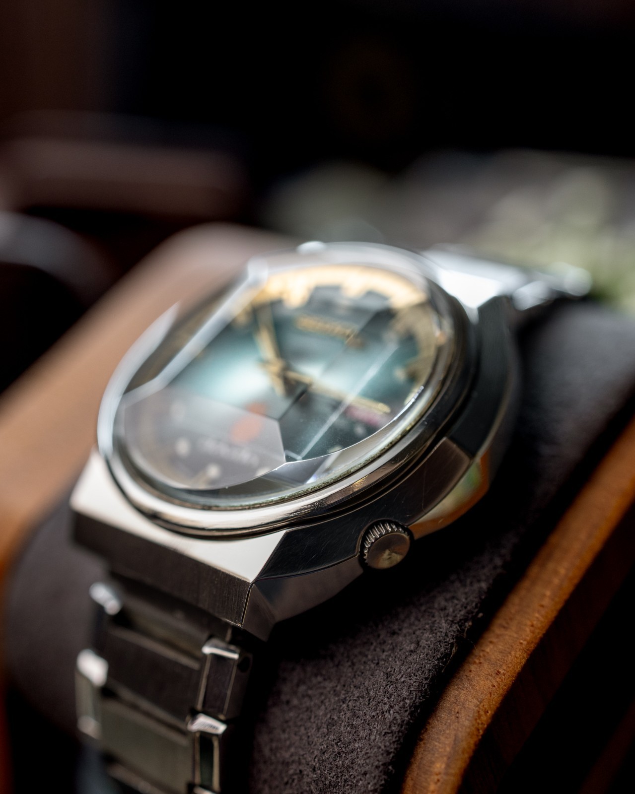 Vintage Seiko Advan Automatic - 6106-7570 - Teal Gradient Dial - Faceted Crystal image 5