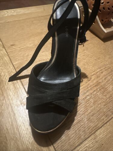 New Look Black Velvet Strappy Block Heels - Picture 5 of 8