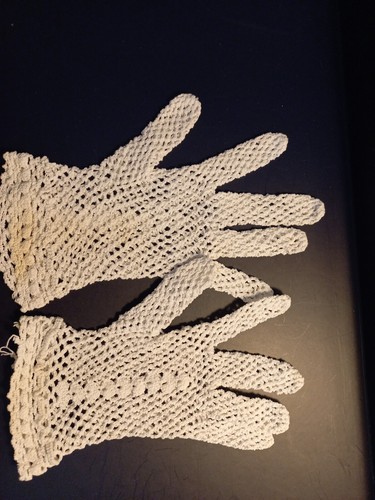 Gants Courts Résille Blancs – Dentelle, Poignets, Style Pinup Rétro Glamour