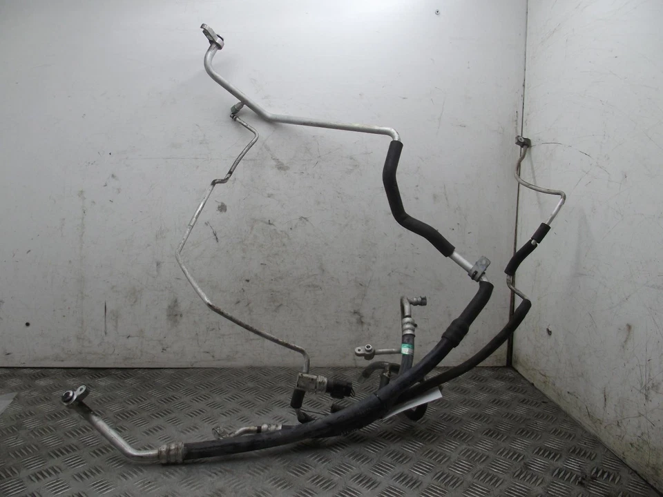 Suzuki Swift Air Con A/C Hoses Engine Pipe  95720-68l00 mk3 1.2 Petrol 10-2017h - Image 3 of 4