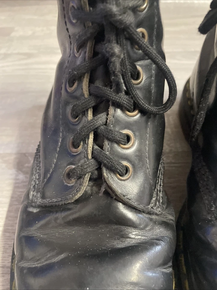 Dr Martens Air Wair Black Smooth Leather Boots Size UK-7 Mens The Original, photo 3 of 5