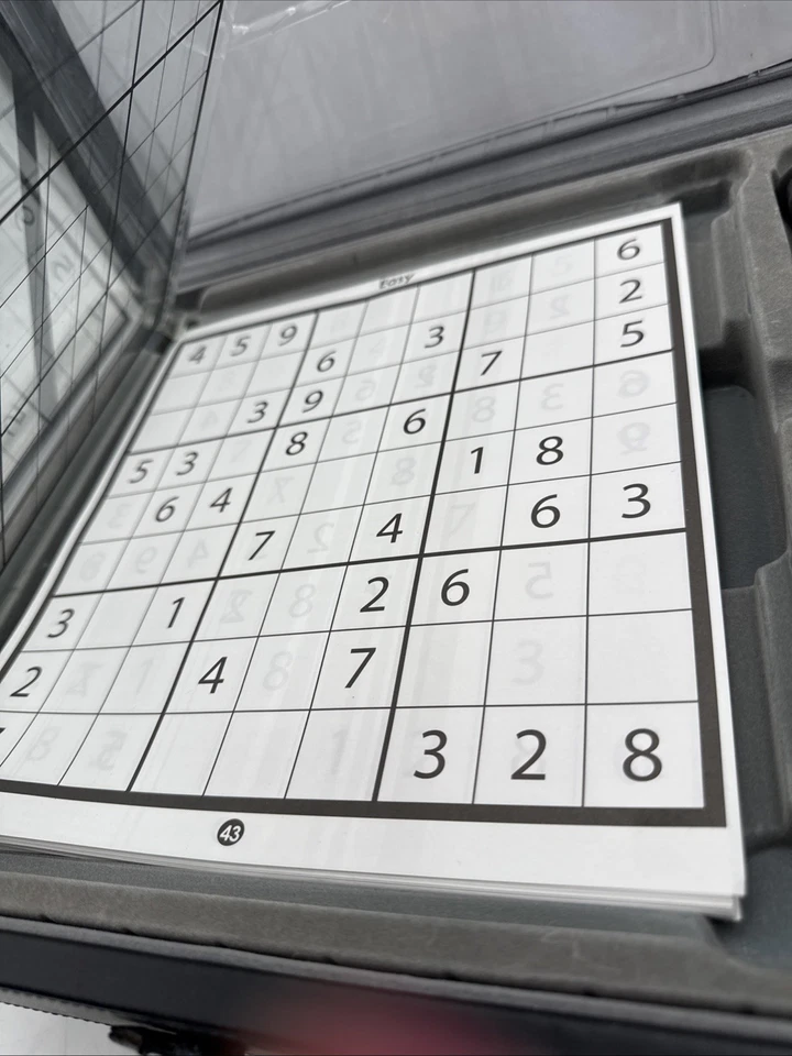 Juego de mesa de cristal Sudoku de lujo por imagen más nítida hasta 4 jugadores en estuche Foto 3 de 4