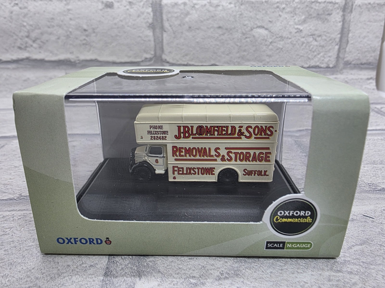 Oxford Diecast NBP001 Bloomfields Felixstowe Bedford Pantechnicon Lorry N Gauge