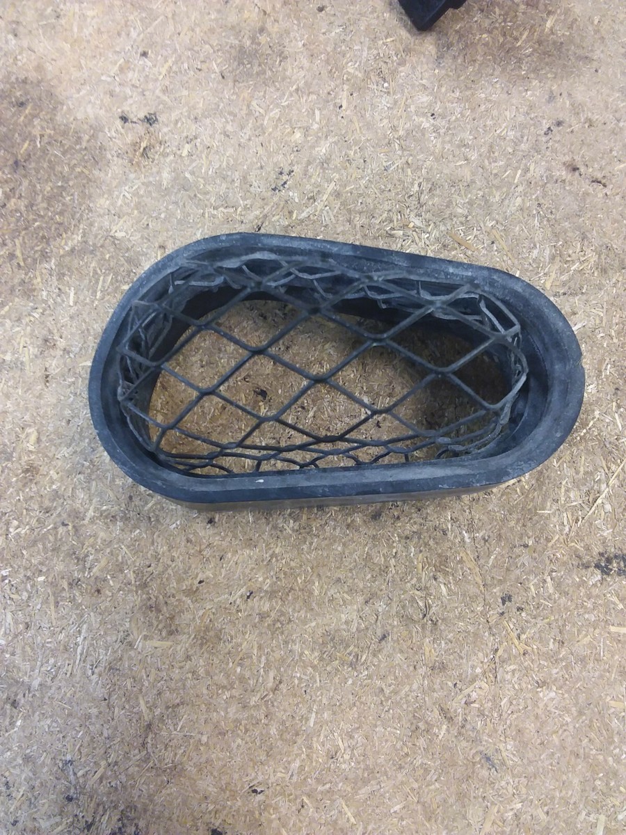 1993-1997 Kawasaki Ninja ZX600E air duct end cap grille mesh cover